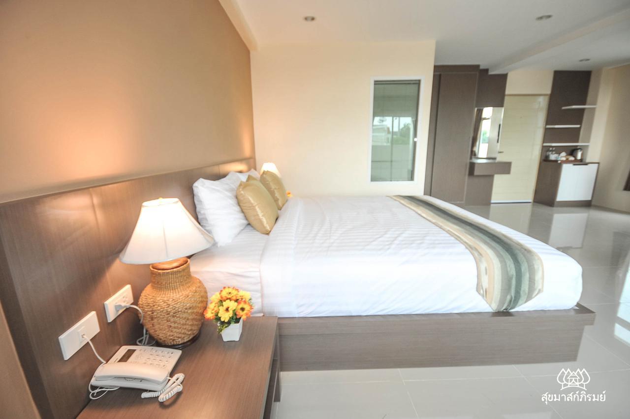 Sukkhamas Pirom Hotel Nakhon Ratchasima Bagian luar foto