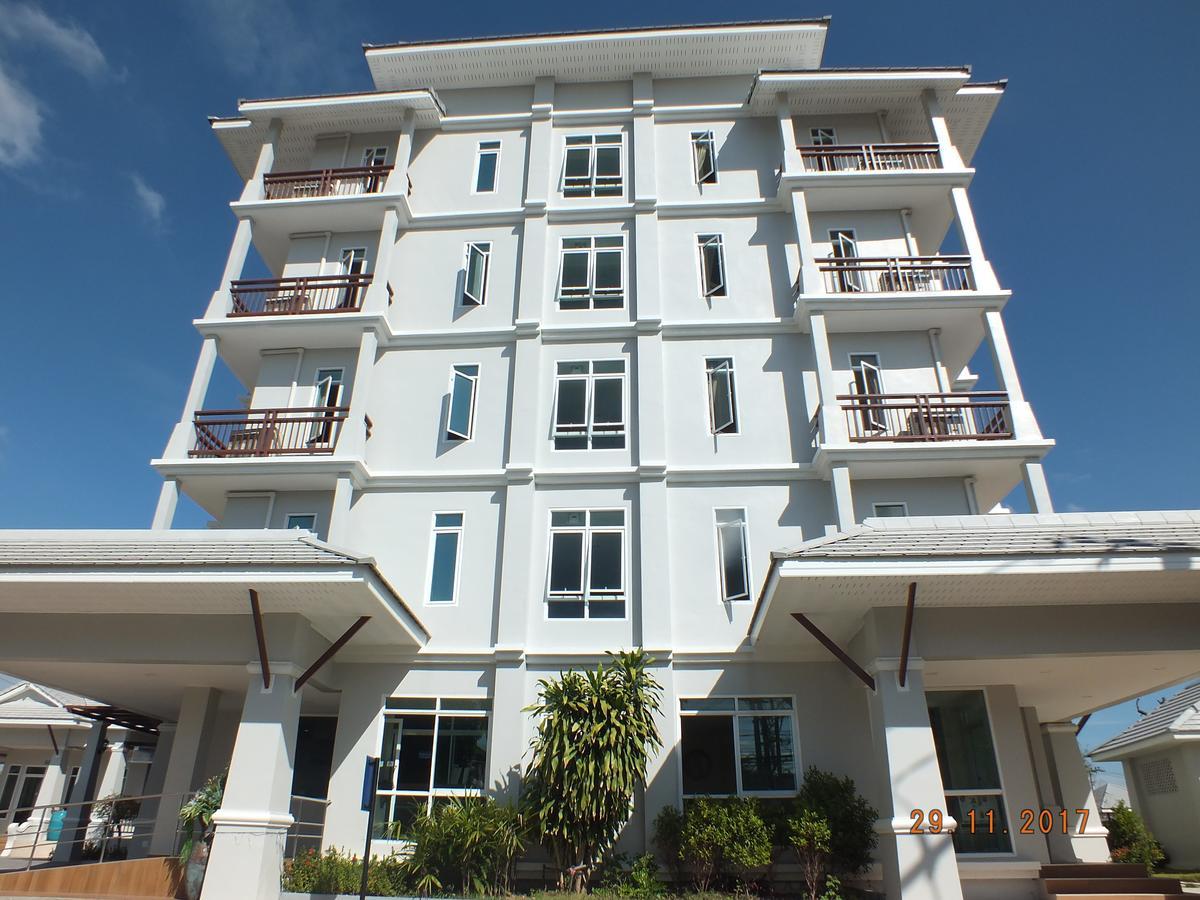 Sukkhamas Pirom Hotel Nakhon Ratchasima Bagian luar foto
